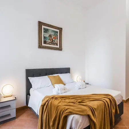 The Rent - Three-bedroom Near The Quirinale Rome