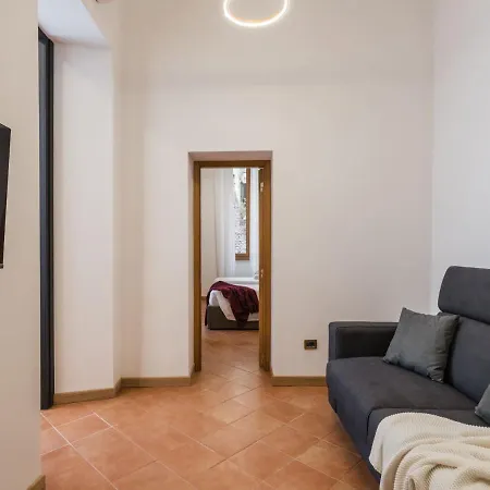 The Rent - Three-bedroom Near The Quirinale Apartment