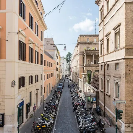 The Rent - Three-bedroom Near The Quirinale Apartment Rome
