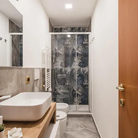 The Rent - Three-bedroom Near The Quirinale *