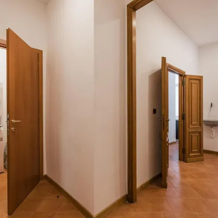 The Rent - Three-bedroom Near The Quirinale Apartment Rome