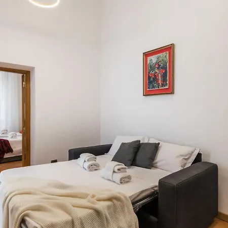 Apartment The Rent - Three-bedroom Near The Quirinale Rome