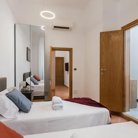 The Rent - Three-bedroom Near The Quirinale Rome