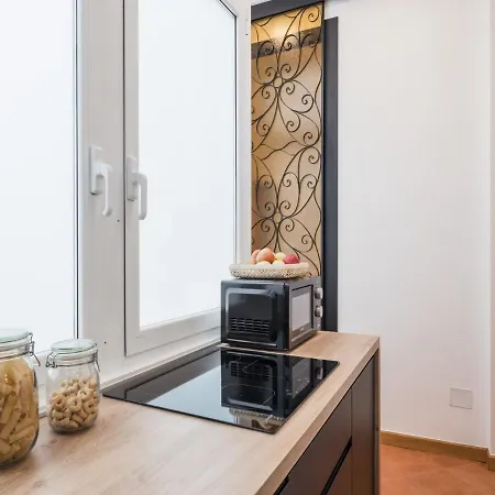 The Rent - Three-bedroom Near The Quirinale * Rome