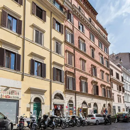The Rent - Three-bedroom Near The Quirinale Apartment Rome